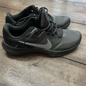 Nike Men's Dark Gray Athletic Shoes